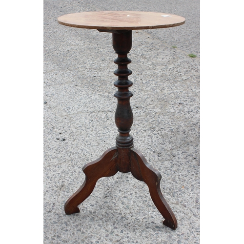 39 - A small antique mahogany wine table, approx 40cm in diameter