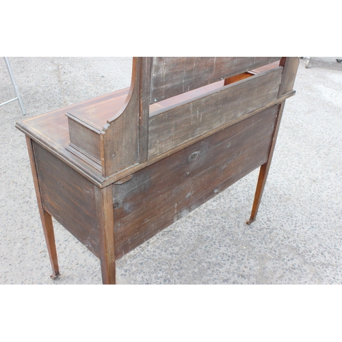 37 - An Edwardian mahogany Sheraton Revival dressing table with mirror, approx 106cm wide x 153cm tall x ... 