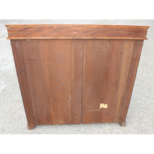 46 - An early 20th century mahogany bookcase with 2 adjustable shelves, approx 114cm wide x 120cm tall x ... 