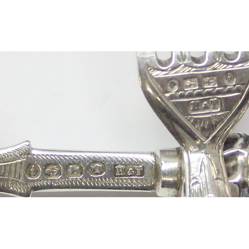 1025 - Mix of silver and silver handled items, approx 147.44g gross