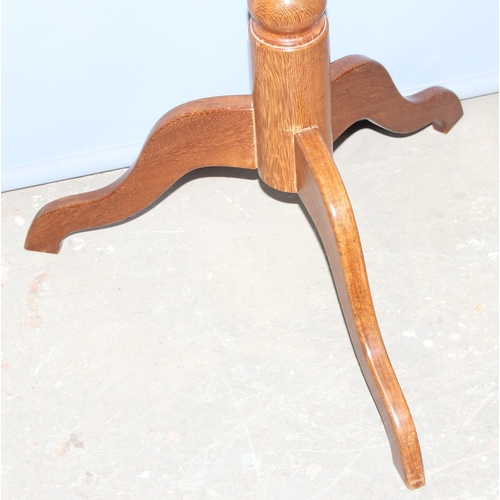 135 - Tall mahogany jardinière/candle table, approx 121cm high