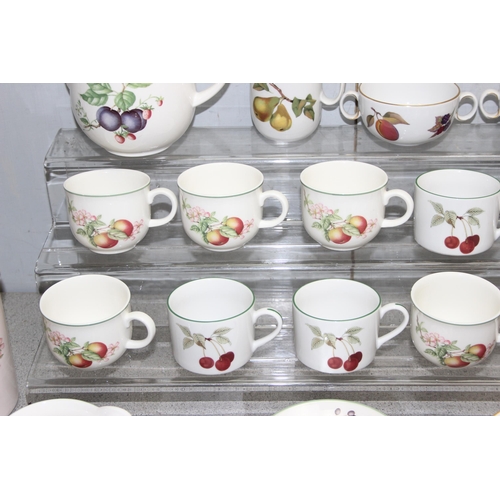 1800 - Large qty of Royal Worcester Evesham & St Michael Ashberry pattern ceramics to include teacups, sauc... 