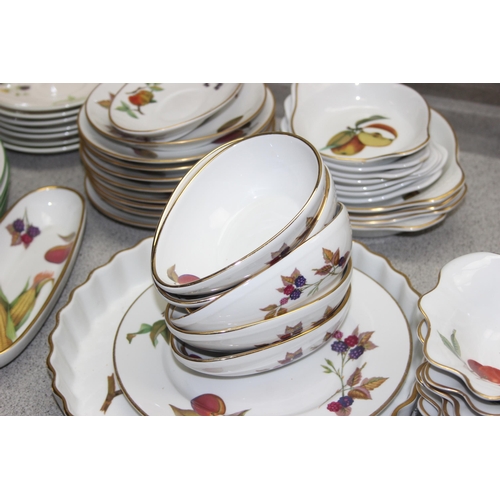 1800 - Large qty of Royal Worcester Evesham & St Michael Ashberry pattern ceramics to include teacups, sauc... 