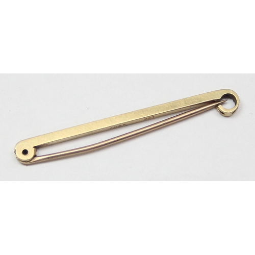 1102 - 9ct gold bar brooch, approx 2.47g gross