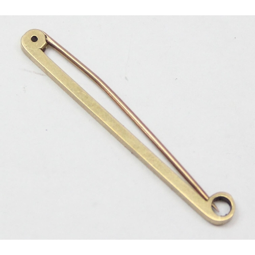 1102 - 9ct gold bar brooch, approx 2.47g gross