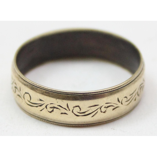 1115 - A 9ct gold wedding band ring with engraved decoration, Birmingham 1947, approx size N, approx 1.88g ... 