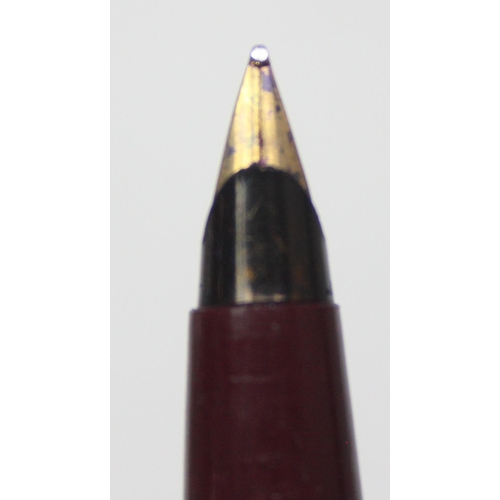 1624 - 5 Parker pens to inc fountain pens, a propelling pencil and small silver folding knife