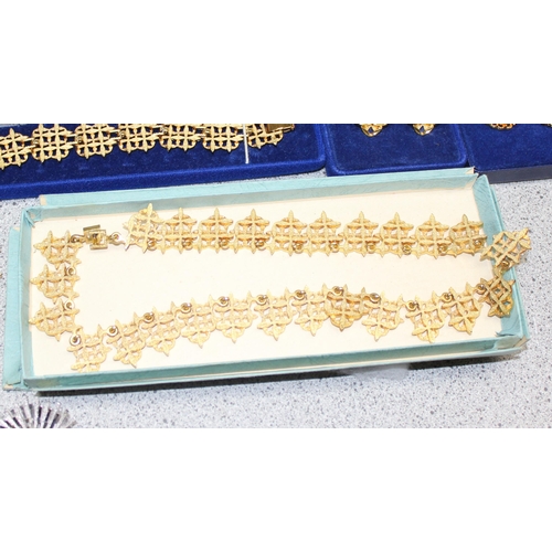 1105 - Qty of assorted interesting Toye, Kenning & Spencer retro jewellery, mainly gold and silver plated i... 