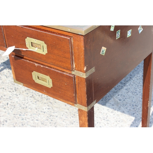 85 - An early 20th century style mahogany and leather topped campaign desk formed as a central long drawe... 