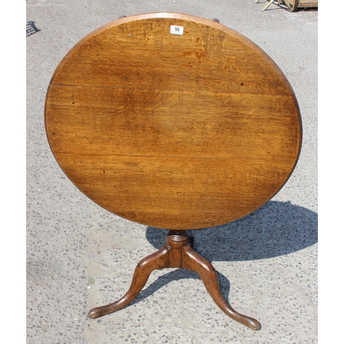 96 - A Georgian oak tripod table with pad feet, approx 90cm in diameter