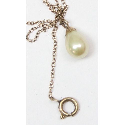 1116 - 2 9ct gold chains, one with faux pearl drop pendant, approx 2.38g gross and a 9ct gold coffee bean c... 