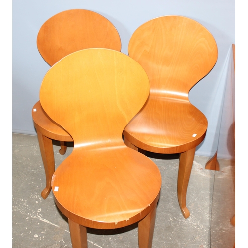 76 - A retro style dropleaf table and a set of 6 unusual bentwood chairs. seemingly unmarked, the table w... 