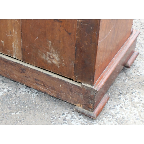 33 - A 19th century Scottish mahogany 1 over 2 over 3 chest of drawers with bobbin twist pillars and glas... 