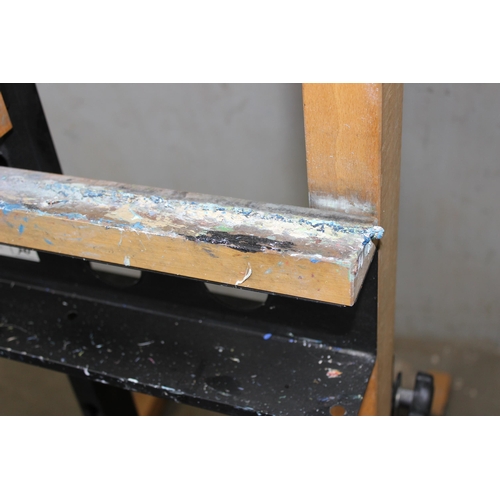 32 - David Potter wooden and metal adjustable artists floor standing easel, approx 141cm tall