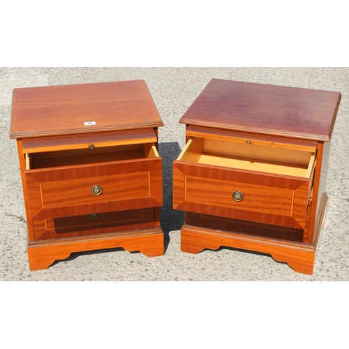 99 - A pair of reproduction mahogany bedside cabinets with 2 drawers and slides, approx 51cm wide