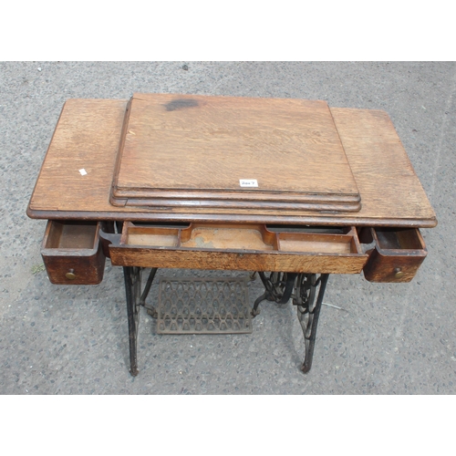 11 - A vintage Singer sewing machine table with cast iron base, no machine, approx 94cm wide