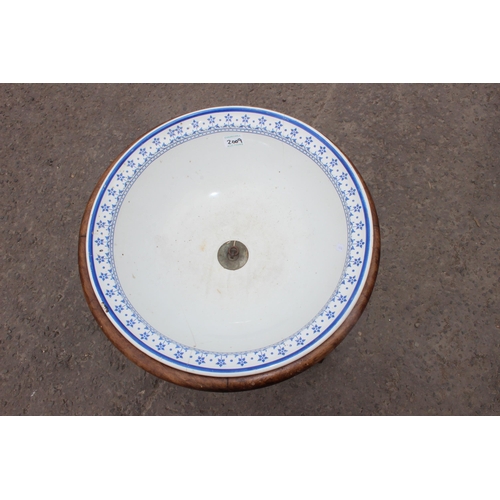 14 - An antique mahogany wash stand with blue & white pottery bowl, approx 79cm tall x 50cm in diameter