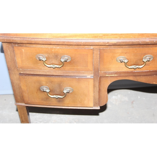 65 - A vintage mahogany dressing table with triple mirror and 5 drawers, approx 120cm wide x 64cm deep x ... 