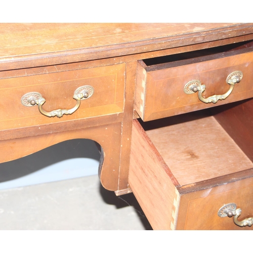 65 - A vintage mahogany dressing table with triple mirror and 5 drawers, approx 120cm wide x 64cm deep x ... 