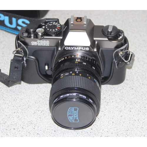 655 - An Olympus OM2000 camera with Zeiss F=35-70mm 1:3.5-4.8 lens, with case and an Olympus OM10 camera b... 