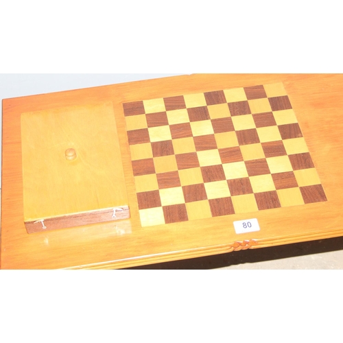 80 - Jack Berry of Wallingford, a bespoke made mid 20th century chess table with chess set, approx 76cm w... 