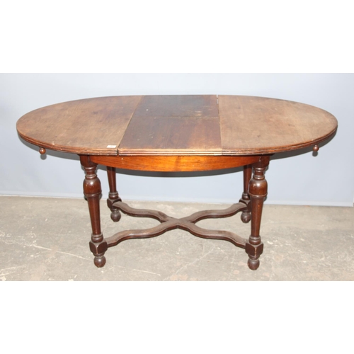 84 - An antique French oval table with extending leaf, approx 122cm wide