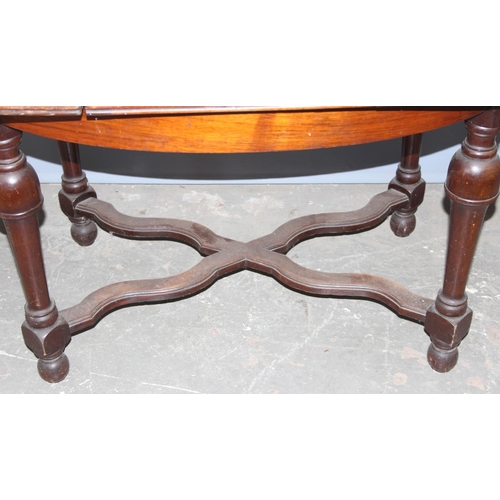 84 - An antique French oval table with extending leaf, approx 122cm wide