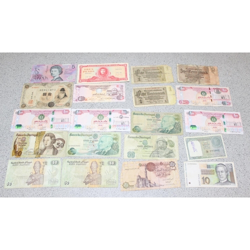 1211 - Qty of assorted mixed world banknotes