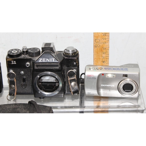 662 - Qty of vintage cameras, lenses and accessories to incl Minolta and Zenit