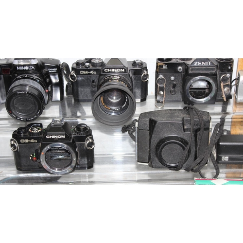 662 - Qty of vintage cameras, lenses and accessories to incl Minolta and Zenit