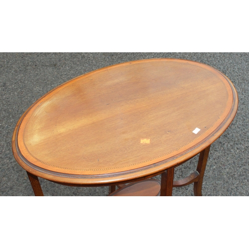 32 - An Edwardian mahogany oval table with Sheraton revival inlay, approx 67cm wide x 43cm deep x 72cm ta... 