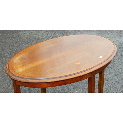 32 - An Edwardian mahogany oval table with Sheraton revival inlay, approx 67cm wide x 43cm deep x 72cm ta... 