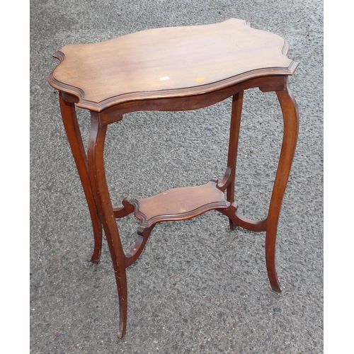 33 - An Edwardian mahogany lamp table with shaped top, approx 64cm wide x 42cm deep x 72cm tall