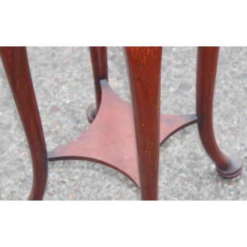 39 - A vintage mahogany jardinière stand standing on 4 splayed legs, approx 38cm wide x 85cm tall