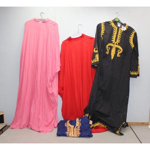 204 - 4 men's Kaftans of various designs