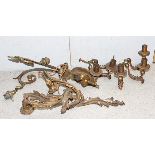 232 - 4 assorted antique gilt wall sconces, 2 brass and 2 gilt wood