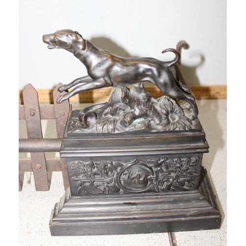 79 - A vintage fire fender, iron centre and sides with each corner having a pair of bronze gun dogs on de... 