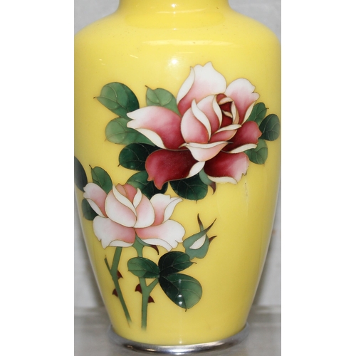 1610 - A Japanese yellow cloisonné vase decorated with roses and chrome mounts, Ando mark to base, approx 1... 