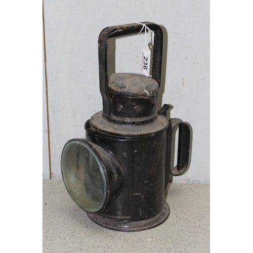 236 - Vintage railwayman's signalling lantern, seemly unmarked, stands approx 36cm