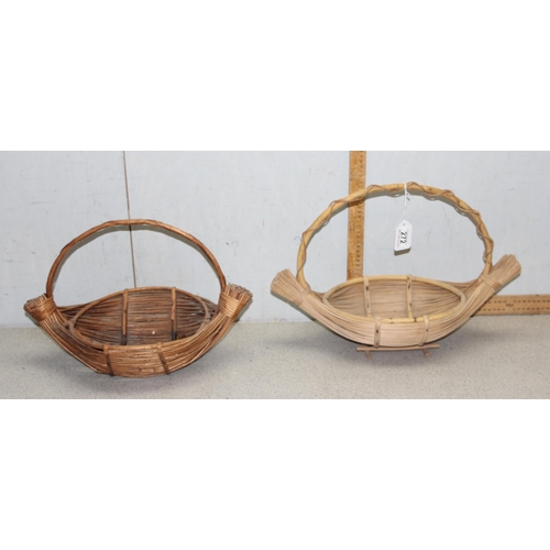 272 - A large qty of assorted wicker baskets and other wicker items, various sizes and uses (8)