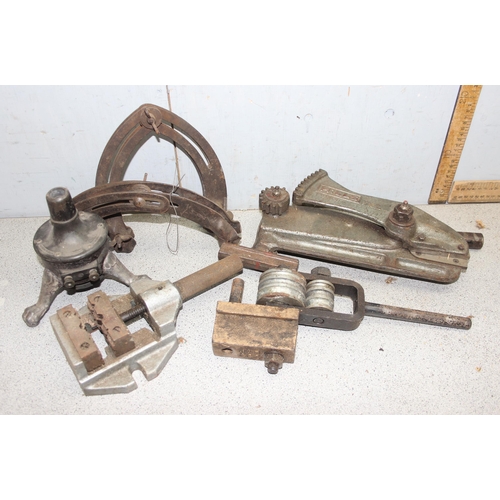 811 - A large qty of assorted engineering tools and lathe parts