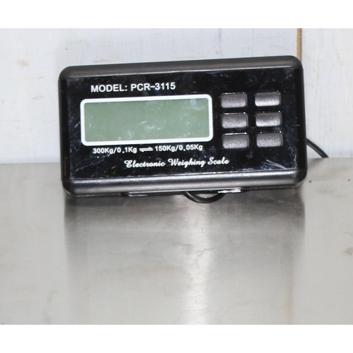 665 - PCR-3115 300kg/100g LCD Display Digital Weighing Postal Scale (missing foot)