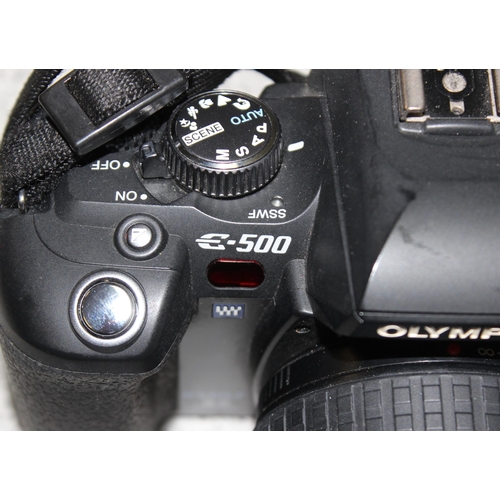 666 - Olympus E500 camera in case & 2 lenses