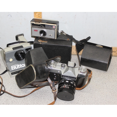 669 - Qty of vintage cameras to include a Kodak Instamatic 204 camera and a Vest pocket Kodak series 3