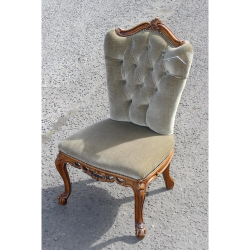 135 - A Victorian style button back bedroom chair