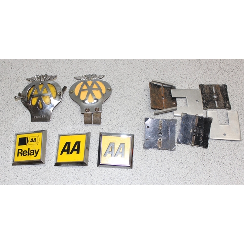 709 - 5 assorted vintage AA car badges and various mounting brackets