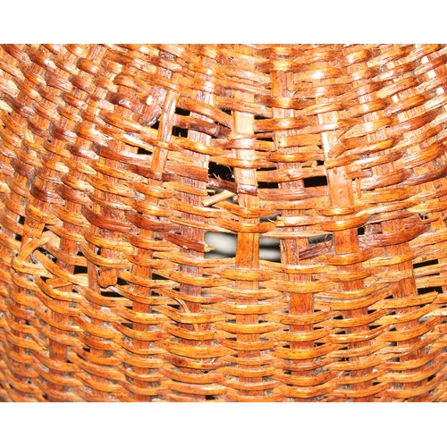 292 - A vintage round hand made wicker basket, approx 37cm in diameter