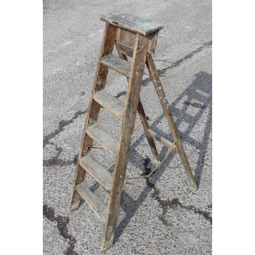 175 - Vintage wooden step ladder