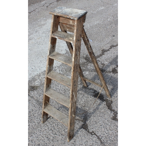 177 - Vintage wooden step ladder