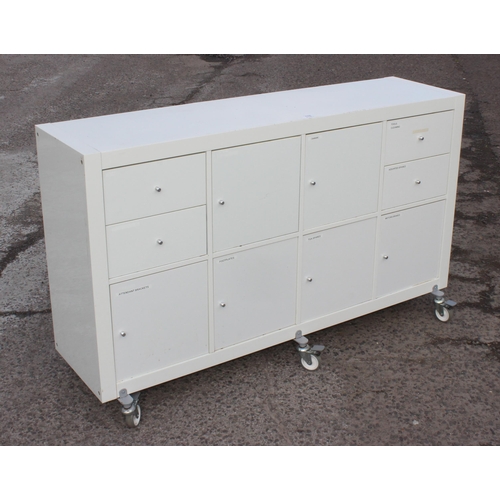 178 - A good quality white multi drawer and cupboard cabinet on wheels, ideal workshop cabinet, approx 150... 